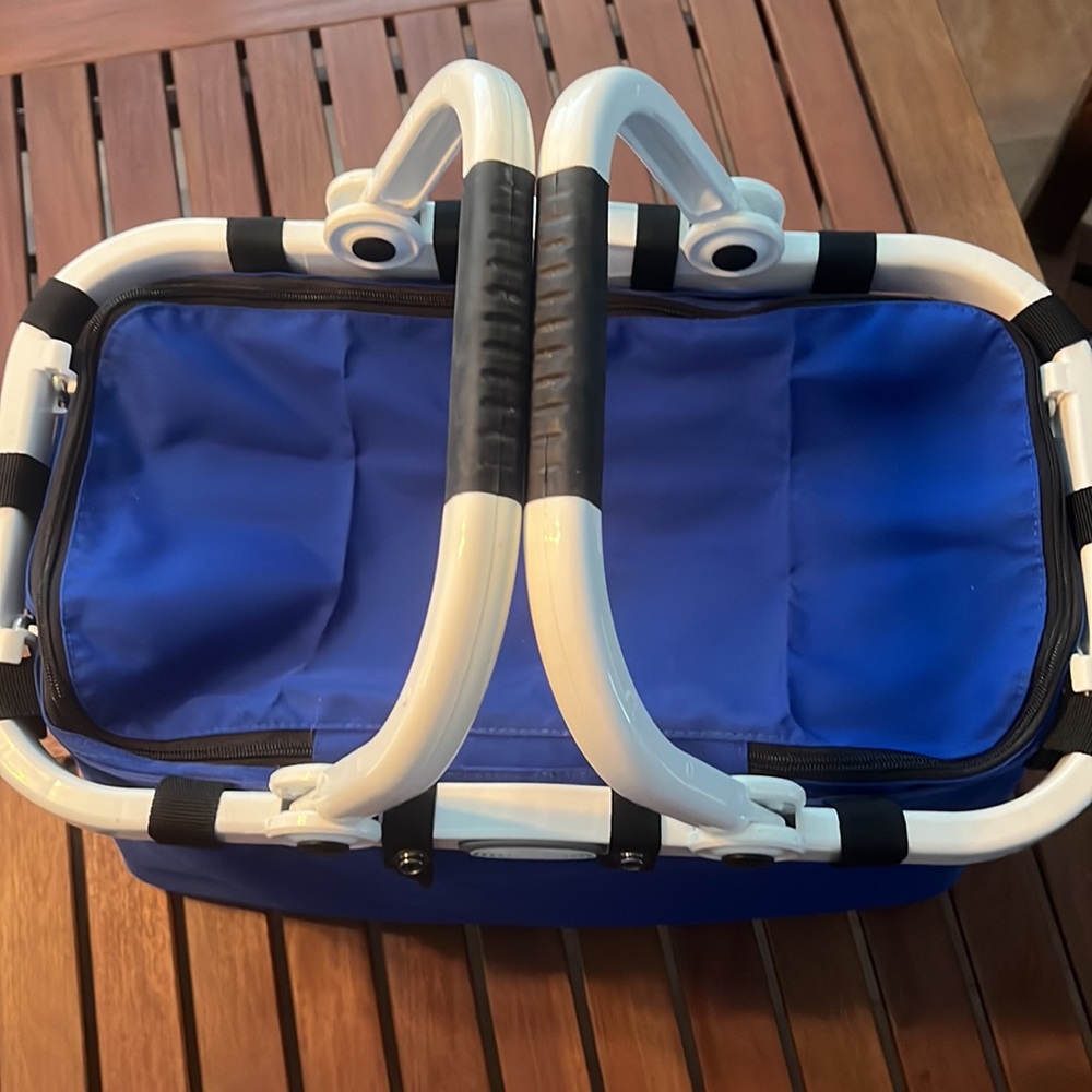 Blue white and black collapsible picnic basket with lid - Picture 3 of 9